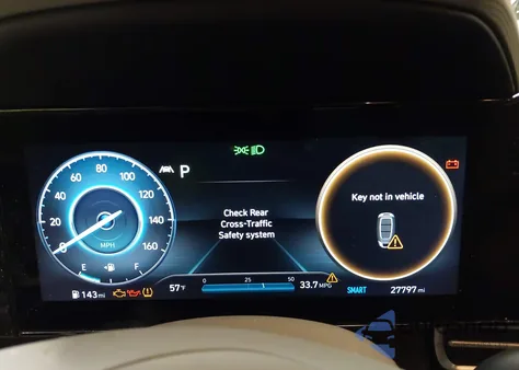 2023 Hyundai Elantra Sel z USA, uszkodzony, nr VIN KMHLS4AG0PU566216